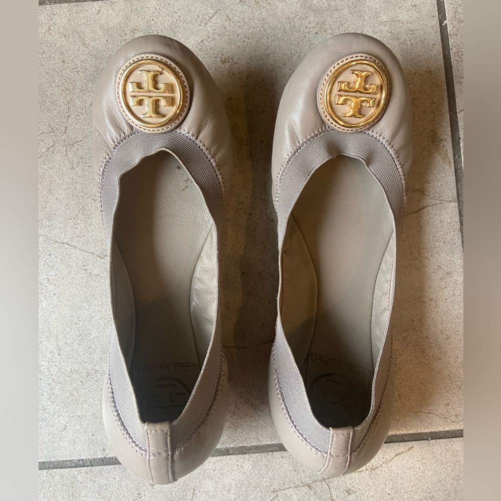 Tory Burch Caroline ballet flats! Size 7.5. Previously worn and loved!